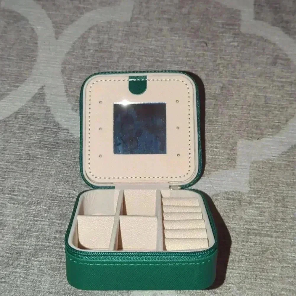 Green Travel Jewelry Case with Mirror, Vegan Leather, Gifts for Women - Picture 4 of 5